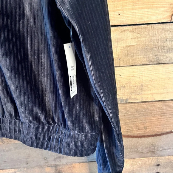 No Boundaries Black Velour Cropped Pullover Size XXXL - Picture 5 of 8